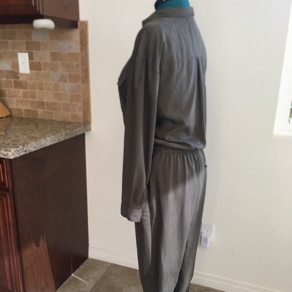 H&M Flight Suit-Inspired Jumpsuit - Picture 4 of 8